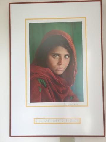 Affiche signée par McCurry, une fille afghane