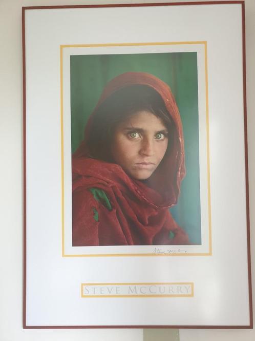 Afghan girl McCurry gesigneerde poster, Verzamelen, Posters, Nieuw, Overige onderwerpen, A1 t/m A3, Rechthoekig Staand, Met lijst
