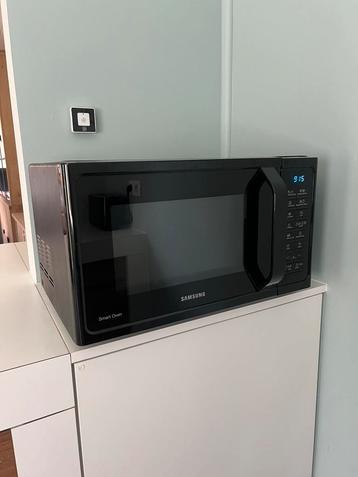 Zwarte microgolfoven van SAMSUNG beschikbaar voor biedingen