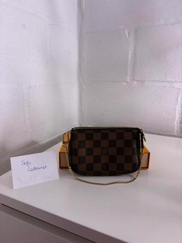 Louis Vuitton Mini Pochette Accessoires  beschikbaar voor biedingen