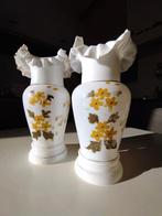 2 vases anciens en verre blanc, Enlèvement