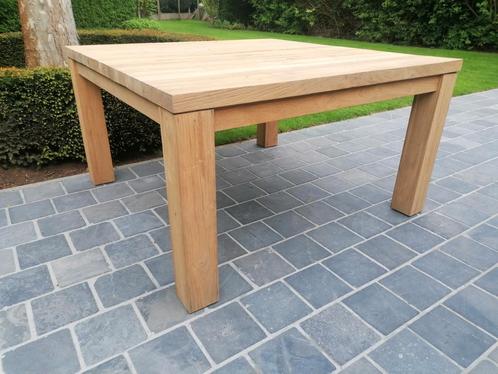 Vierkante massieve teak tuintafel 141 x 141. Geluchtgomd, Tuin en Terras, Tuintafels, Zo goed als nieuw, Hout, Ophalen of Verzenden
