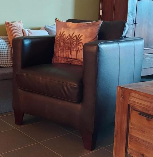 2 stuks donkerbruine degelijke clubzetels, Huis en Inrichting, Fauteuils, Zo goed als nieuw, Leer, 50 tot 75 cm, 75 tot 100 cm