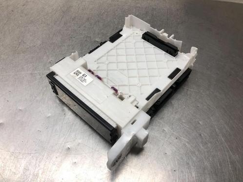 ZEKERINGKAST Toyota Yaris IV (P21 / PA1 / PH1) (82730K0110), Auto-onderdelen, Elektronica en Kabels, Toyota, Gebruikt