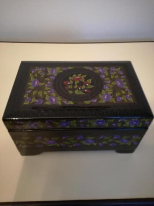 Boîte décorative vintage rectangulaire laquée noire à déco f, Antiquités & Art, Curiosités & Brocante, Enlèvement ou Envoi