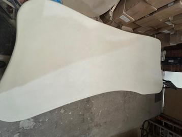 mortex tafel beschikbaar voor biedingen