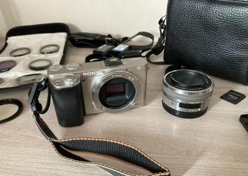 Sony Alpha 6000 met accessoires beschikbaar voor biedingen