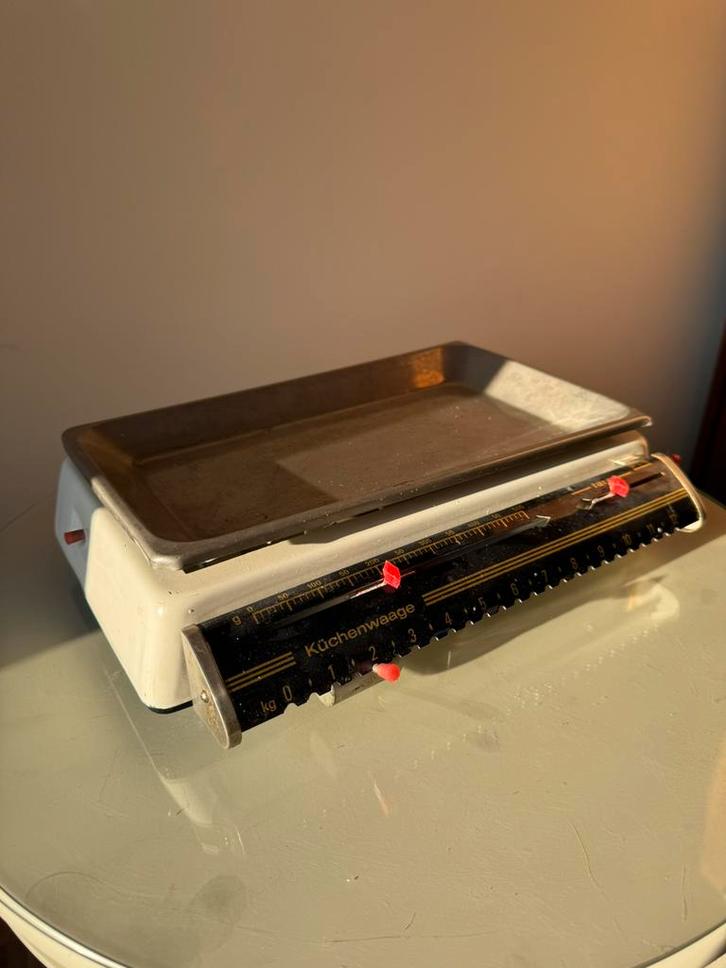 Vintage keukenweegschaal – decoratief & werkend, Fietsen en Brommers, Fietsaccessoires | Fietsaccu's, Zo goed als nieuw, Ophalen