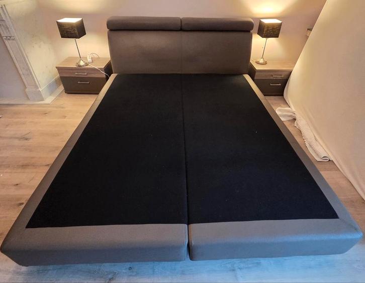 Boxspring leder van Gova 180x200 + 2 nachtkastjes + commode, Huis en Inrichting, Slaapkamer | Boxsprings, Gebruikt, 180 cm, 200 cm