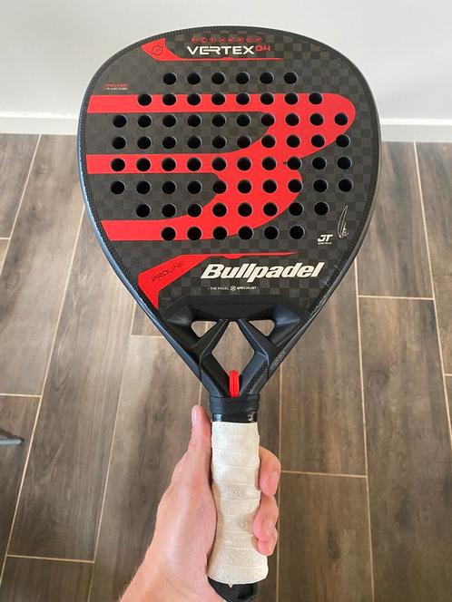 Bullpadel Vertex 04, Sport en Fitness, Padel, Zo goed als nieuw, Padelracket, Verzenden
