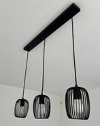 Hanglamp van zwart metaal — ideaal voor de eetkamer, Huis en Inrichting, Lampen | Hanglampen, Verzenden, Zo goed als nieuw, Metaal