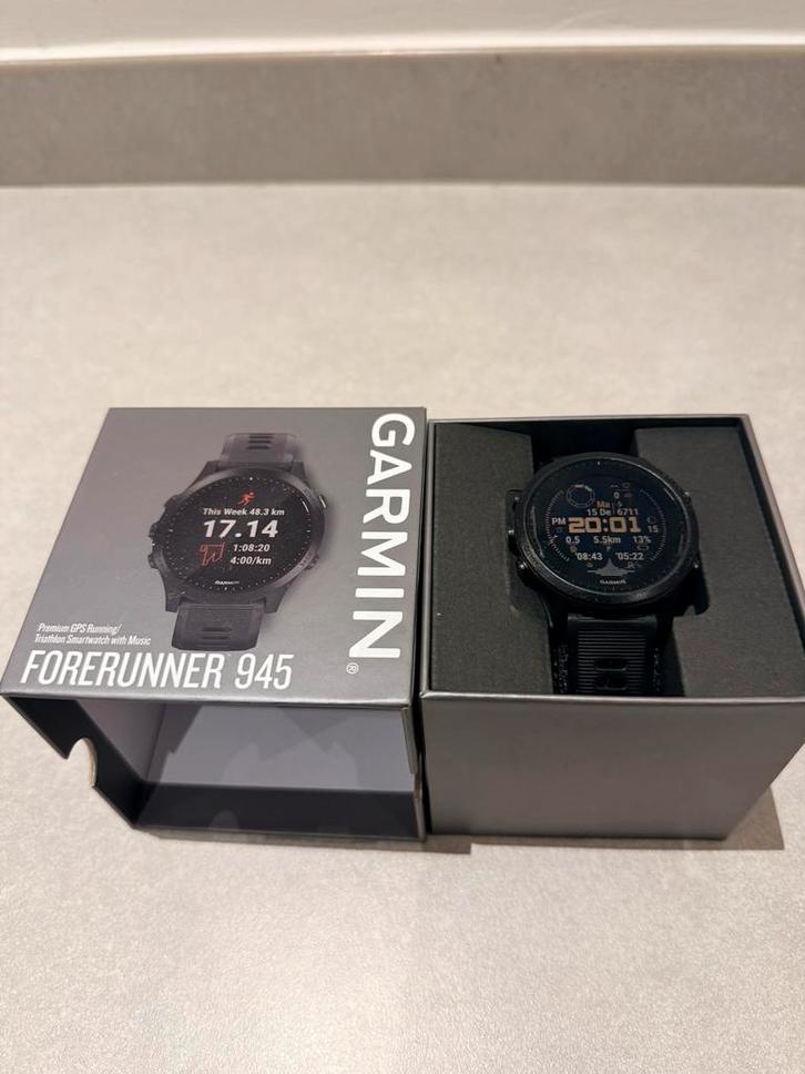 Garmin Forerunner 945, Handtassen en Accessoires, Sporthorloges, Gebruikt, Zwart, Afstand, Waterdicht, Verzenden
