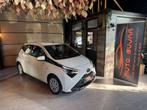 Toyota Aygo 1.0i VVT-i *CARPLAY / GARANTIE 2031 / LEZ 2035*, Voorwielaandrijving, 4 zetels, Gebruikt, Wit