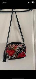 Sac desigual, Bijoux, Sacs & Beauté, Comme neuf