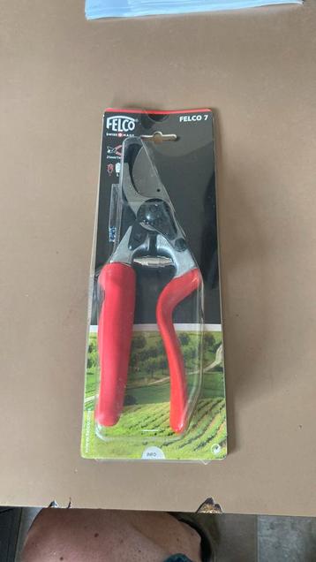 Felco 7, Enlèvement, Neuf