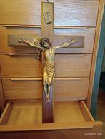Kruisbeeld muurkruis Christus Jezus polychroom pleisterwerk, Antiek en Kunst, Antiek | Religieuze voorwerpen, Ophalen