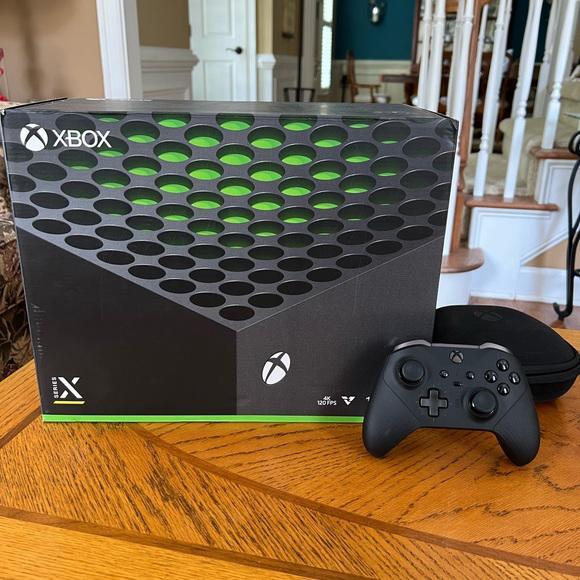 Xbox Series X + Games & Accessoires, Games en Spelcomputers, Spelcomputers | Xbox Series X en S, Zo goed als nieuw, Xbox Series X