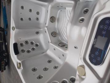 Jacuzzi 200 stuks gratis geleverd en geplaatst 1j garantie  beschikbaar voor biedingen