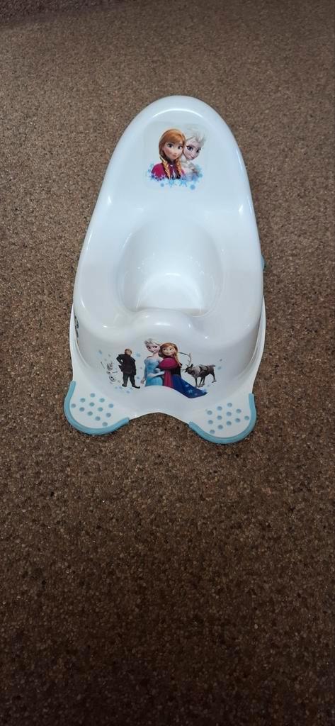 3 plaspotjes + 2 wc-bril verkleiners €2,5/stuk, Kinderen en Baby's, Badjes en Verzorging, Zo goed als nieuw, Ophalen
