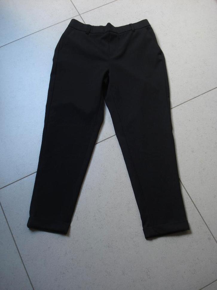 Vero Moda zwarte broek, dames/meisjes. mt M/30, Kleding | Dames, Broeken en Pantalons, Zo goed als nieuw, Maat 38/40 (M), Zwart