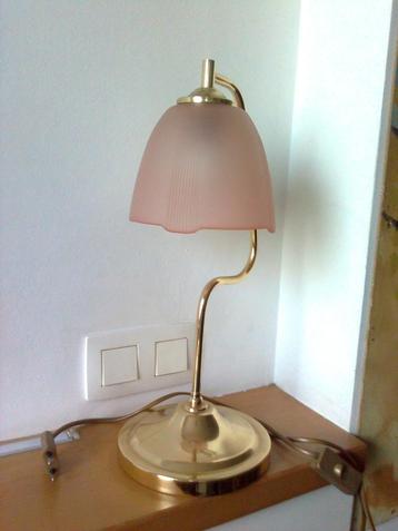 Lampe de table Vintage - Métal doré, Opaline rose. Bon état. beschikbaar voor biedingen