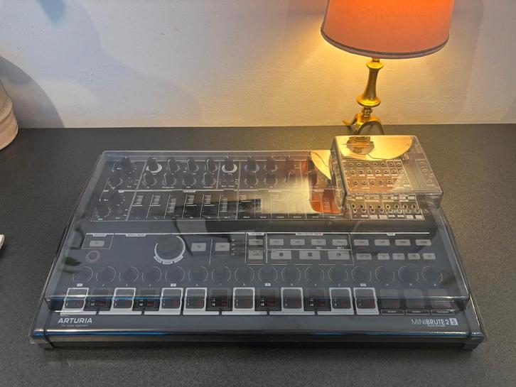 Arturia Minibrute 2S + Decksaver, Muziek en Instrumenten, Synthesizers, Zo goed als nieuw, Overige merken, Ophalen