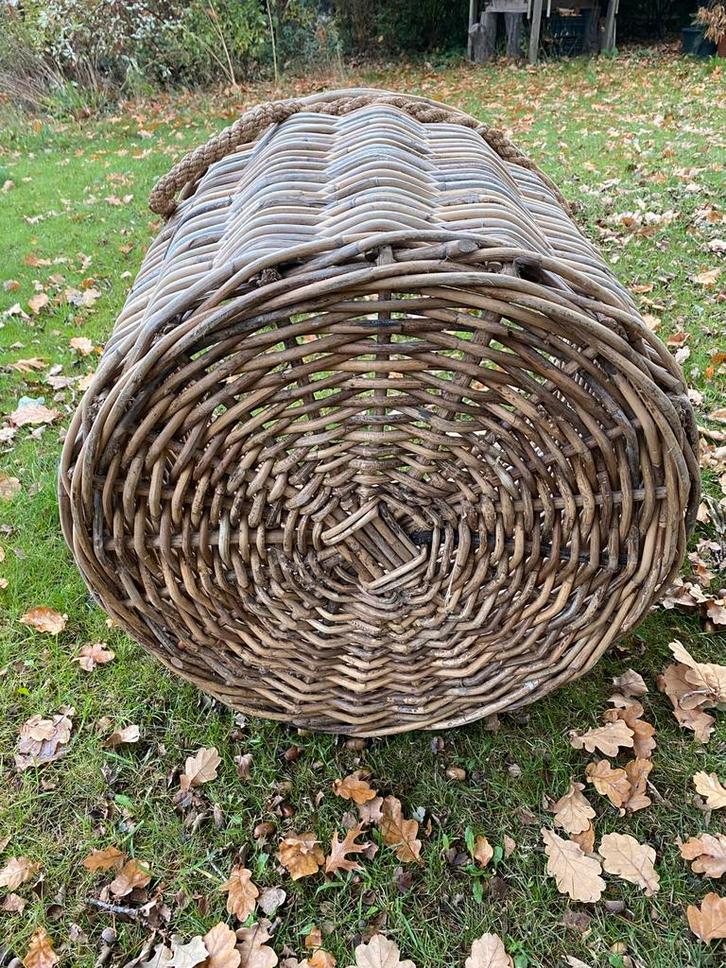 Mooie rieten mand, Huis en Inrichting, Woonaccessoires | Schalen en Manden, Zo goed als nieuw, Mand, Rond, Riet, Ophalen
