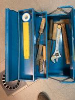 Coffre à outils métallique avec ancien outils, Bricolage & Construction, Boîtes à outils, Utilisé