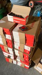 Legrand frames en legrand dubbele inbouwstekkers, Ophalen, Nieuw