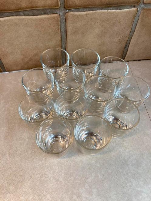 Lot de 12 verres à goutte, shot ou à Peket, Verzamelen, Glas en Drinkglazen, Nieuw, Borrel- of Shotglas