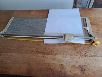 Snijtafel  beschikbaar voor biedingen