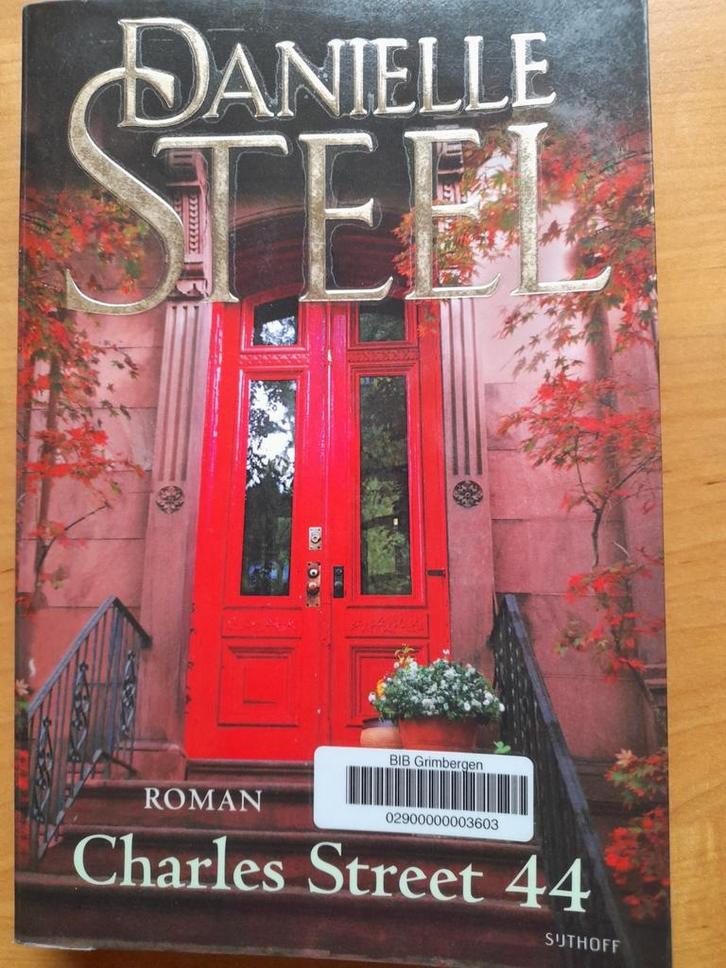 Danielle Steel - Charles street 44, Boeken, Romans, Zo goed als nieuw, Ophalen of Verzenden