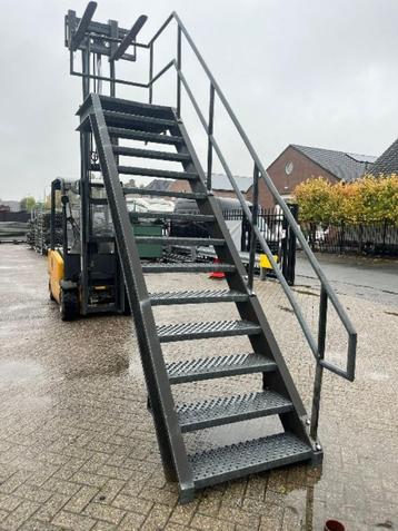 Escalier métallique avec plateforme, Enlèvement ou Envoi, Neuf, Fer