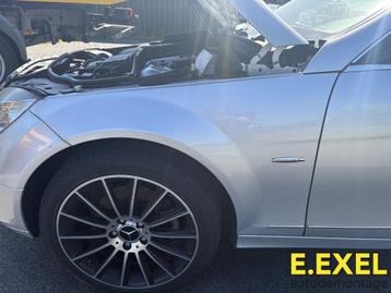 Spatbord Links Mercedes C Klasse w204 2007-2014 C775 beschikbaar voor biedingen
