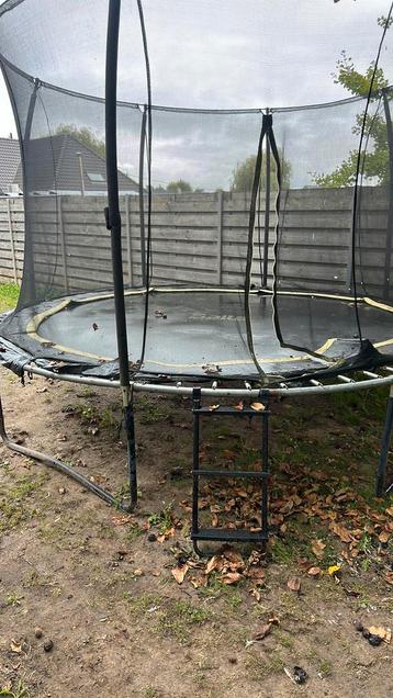 Trampoline beschikbaar voor biedingen