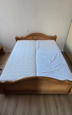 Lit en chêne avec 2 matelas + 2 tables de chevet, Enlèvement, Utilisé, Bois, 160 cm