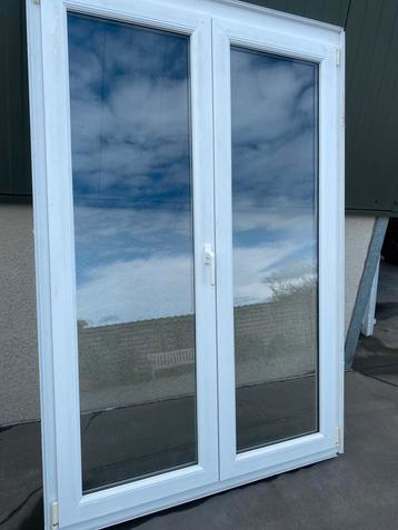 Raam pvc. dubbelglas beschikbaar voor biedingen