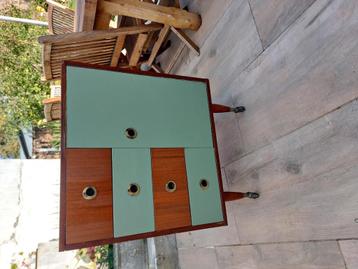 Schitterend oud vintage dressoir, jaren 60-70  beschikbaar voor biedingen