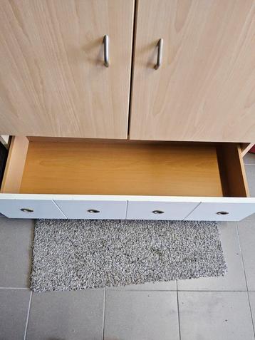 - .opbergkast beschikbaar voor biedingen
