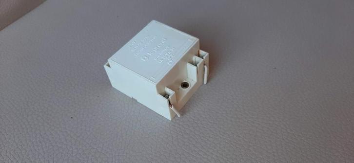 Transfo Transformateur Tranformator voeding 12V of 8V, Doe-het-zelf en Bouw, Elektriciteit en Kabels, Ophalen of Verzenden