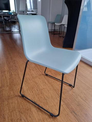 stapelbare stoelen beschikbaar voor biedingen