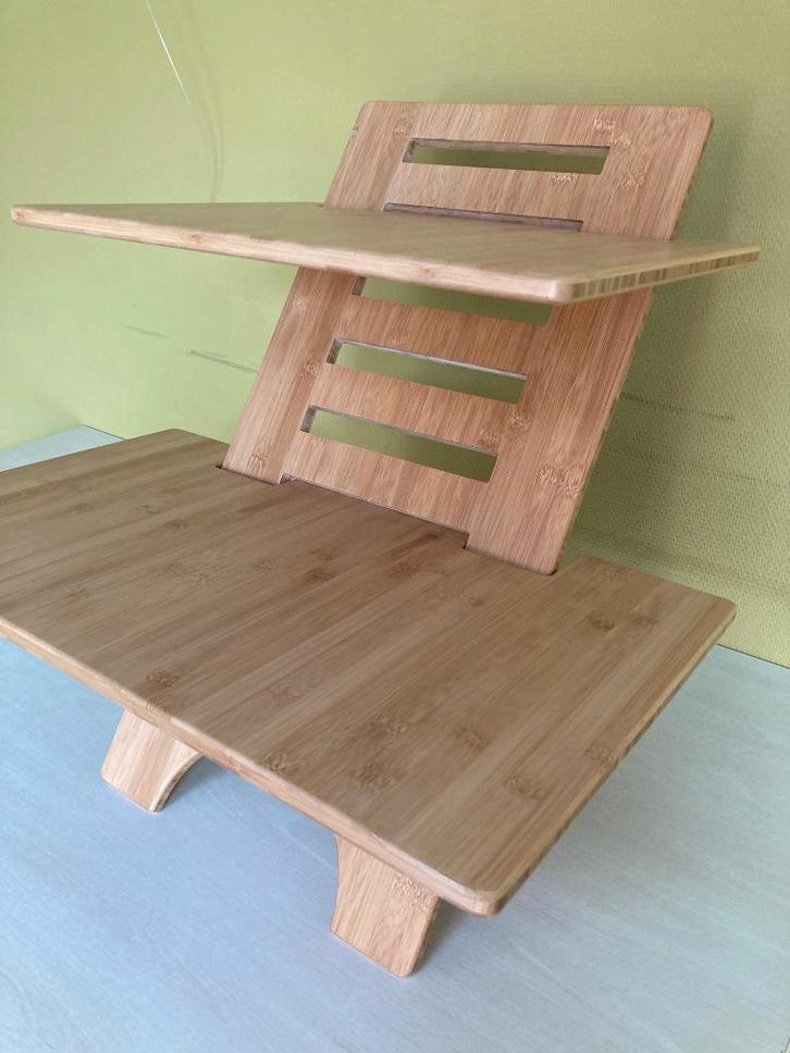 Bureau Verhoger Ubambu, Huis en Inrichting, Bureaus, Zo goed als nieuw, Bureau, Ophalen