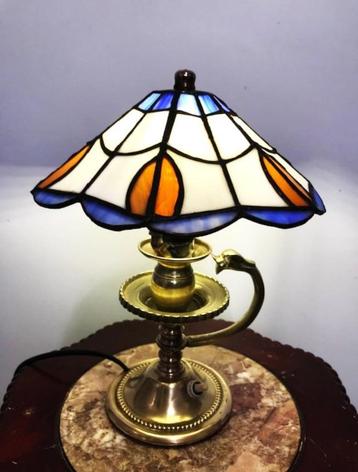 Lamp Tiffany stijl beschikbaar voor biedingen