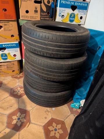 4 pneus a donner, provenant d'une kangoo beschikbaar voor biedingen