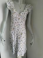 Robe blanche à imprimé floral Clockhouse mt 38, Vêtements | Femmes, Robes, Taille 38/40 (M), Enlèvement ou Envoi, Au-dessus du genou