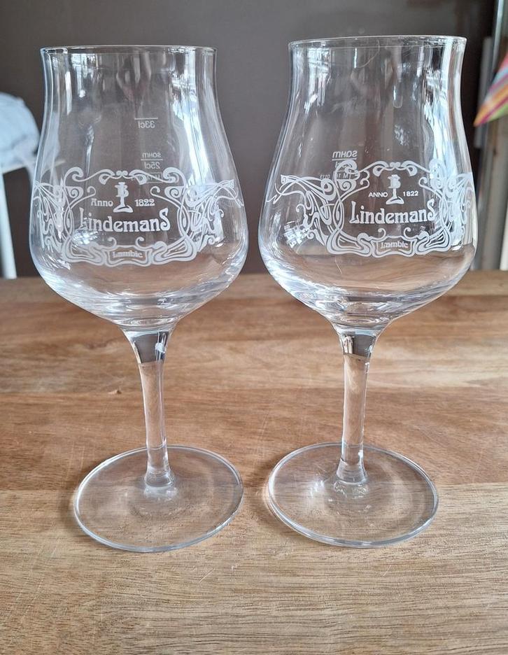 Lindemans glazen op voet., Verzamelen, Glas en Drinkglazen, Zo goed als nieuw, Ophalen