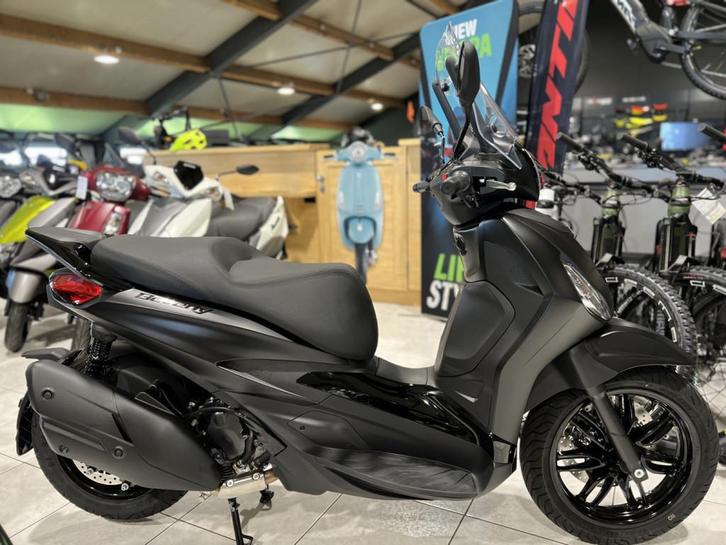 Piaggio Beverly 400 DEEP BLACK, Motoren, Motoren | Piaggio, Bedrijf, Scooter, 12 t/m 35 kW, Ophalen