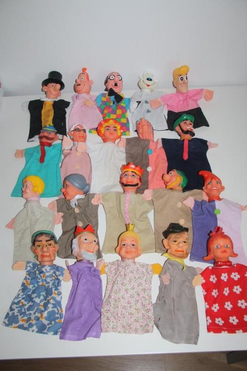 Vintage handpoppen poppenkast speelpoppen 22 stuks, Kinderen en Baby's, Speelgoed | Poppen, Gebruikt, Ophalen of Verzenden
