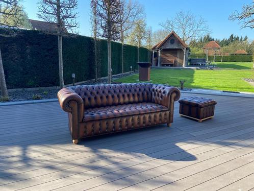 Chesterfield bank in hoogwaardig leder, Huis en Inrichting, Zetels | Zetels, Ophalen
