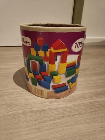 Gekleurde houten blokken peuter  beschikbaar voor biedingen